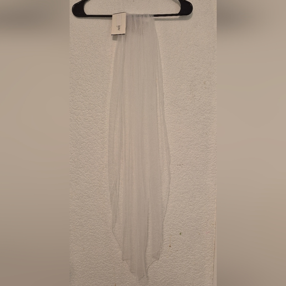 David's Bridal White Hair Veil